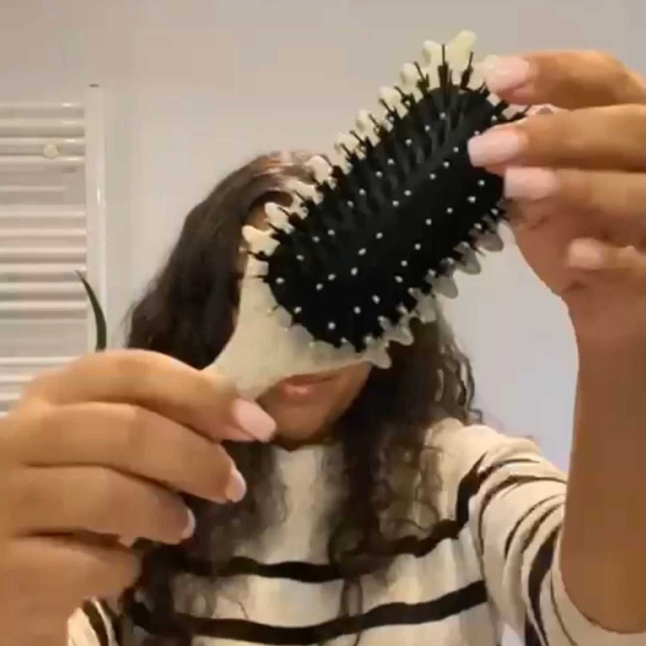 model-houdt-yosmo-bounce-curl-brush-beige