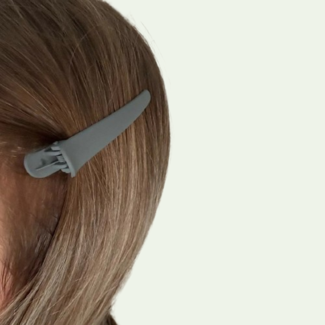 model-draagt-salon-haarclips-yosmo