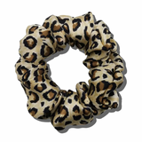 yosmo-zijden-scrunchie-medium-tijgerprint
