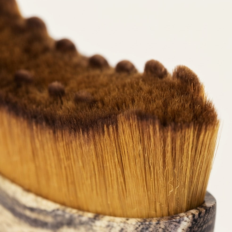 yosmo-contour-brush-close-up
