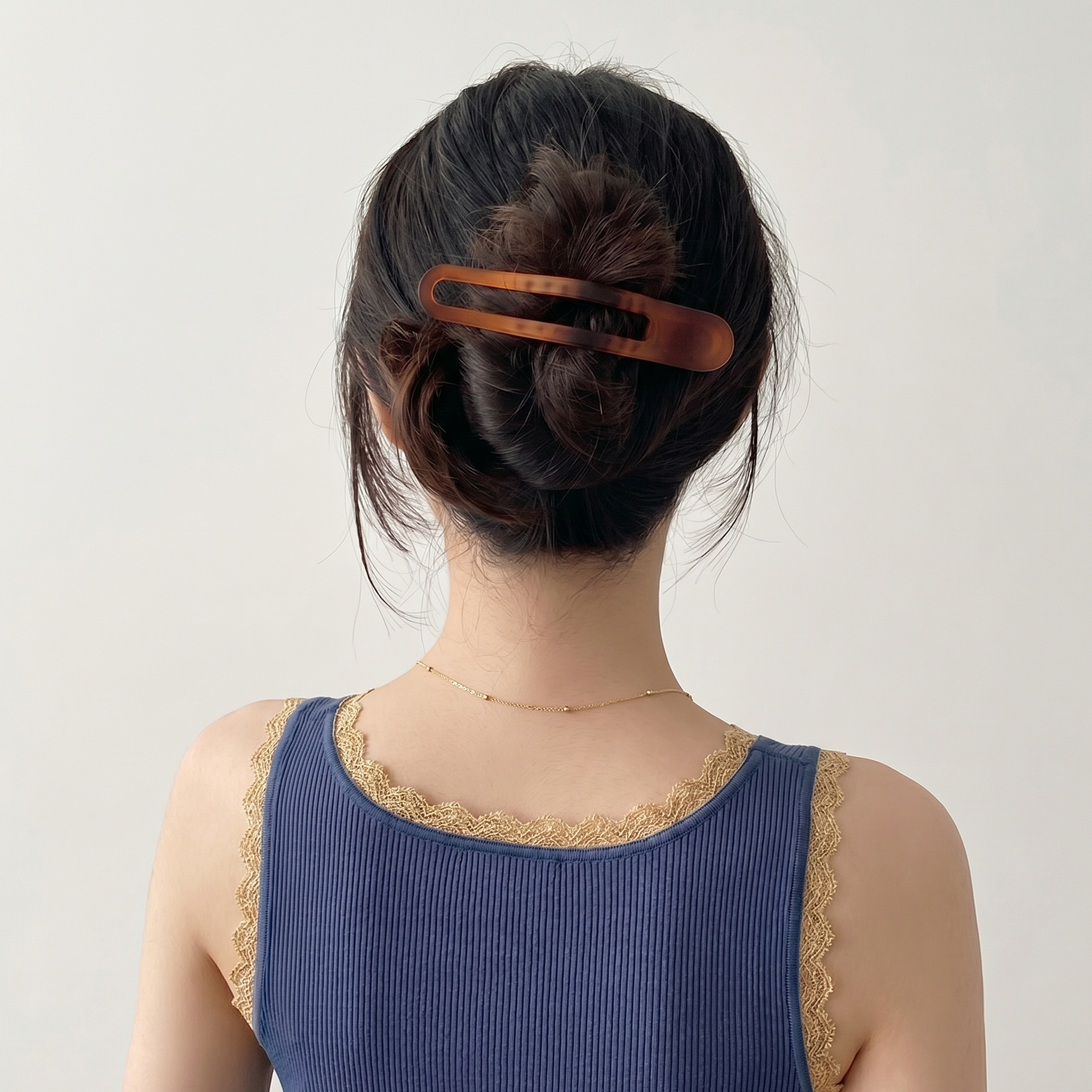 yosmo-haarclip-speels-bruin-in-model-bruin