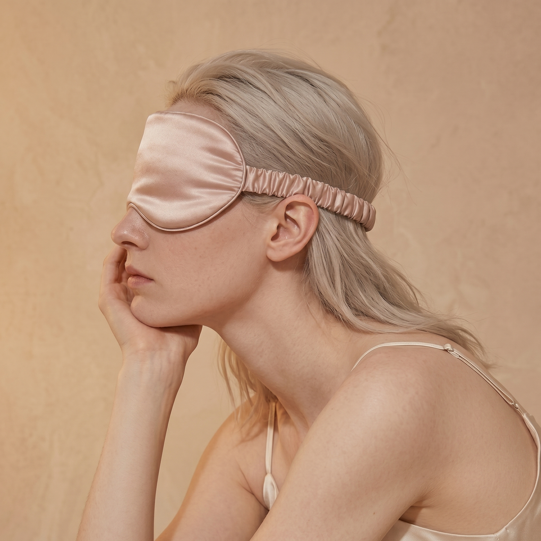 yosmo-slaap-masker-zijde-roze-voorbeeld